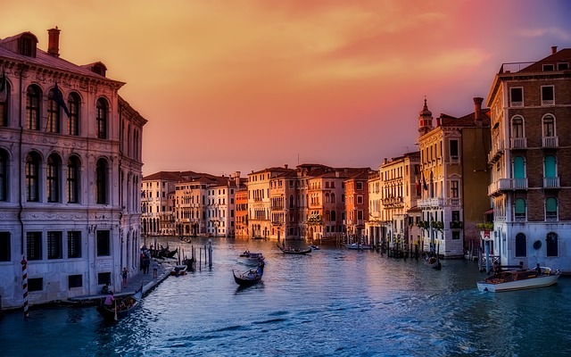 Venezia: La Serenissima, Una Città Magica Sospesa tra Acque e Storia